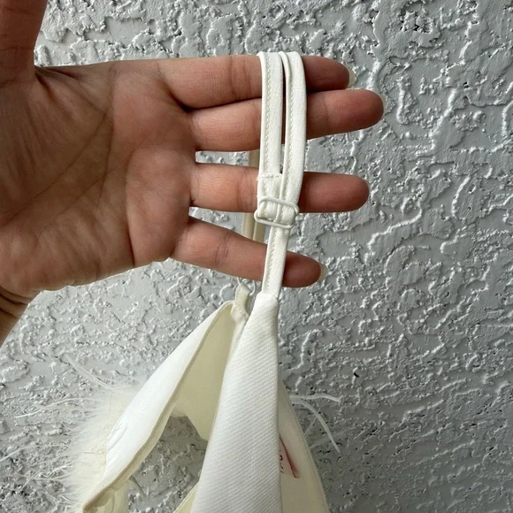 La’ Ros White V-neck Feather Crop Top with crystals Medium - Picture 13 of 13